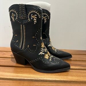 Crown Vintage Black and Gold Embroidered Cowboy Boots